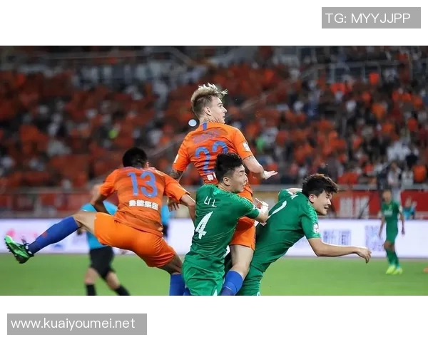 意甲前四名积分差距微小竞争激烈引发球迷热议与关注 意甲前四名积分差距微小竞争激烈引发球迷热议与关注